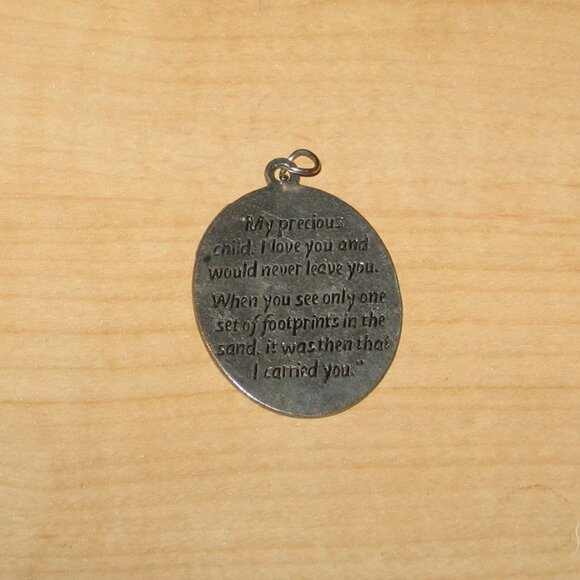 Footprints in the Sand Oval Pewter Pendant 1.75" x 1.5" - Picture 1 of 2
